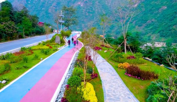 绿道是怒江美丽公路的重要组成部分和特色亮点,是怒江美丽公路的慢行