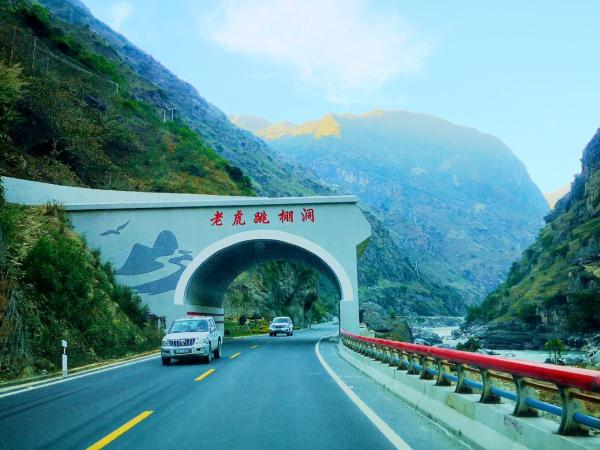  五一还没到，云南怒江的这条美丽公路先火了