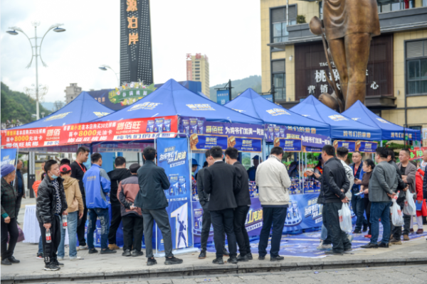 1吨油大奖“黔”来报道，榔佰旺为纯爷们加油引爆全城