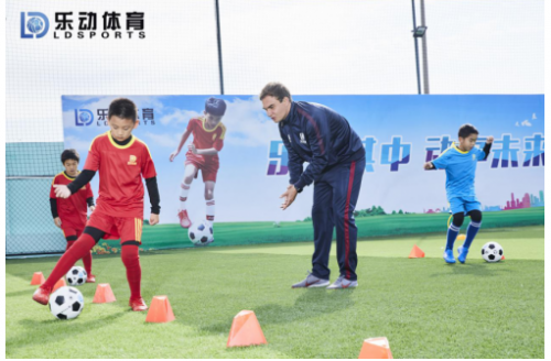 足球训练营精英课程开课，乐动体育选拔中国青训未来