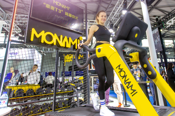 直击2021 IWF巍得健身现场：法国MONAMI®麦纳力AKIRA系列三代跑步机“豪麦”惊艳问世！