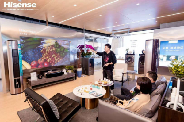 海信品质之家长沙开业，顾客当场买走一台10万激光电视