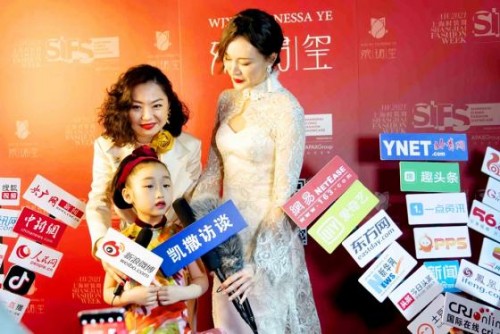 黄福熙(小蛋面儿）再引热点  亚洲最小超模“代言”2021上海时装周