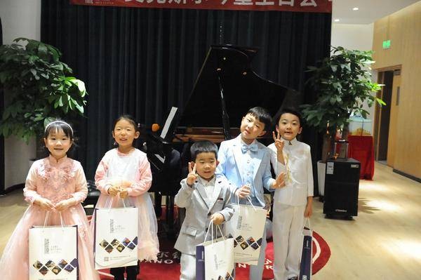 艾克斯尔·西安曲江中心举办琴童生日音乐会