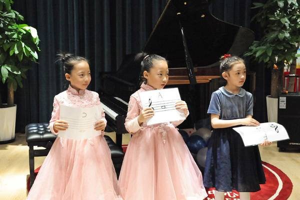 艾克斯尔·西安曲江中心举办琴童生日音乐会