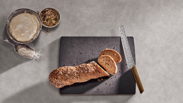 VICTORINOX 维氏 推出瑞士现代系列面包和蛋糕刀大马士革限量版