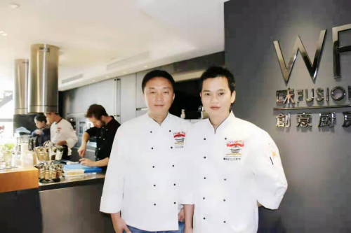 中国味觉大师段丰春和简味千家新菜“30秒牛排烧”