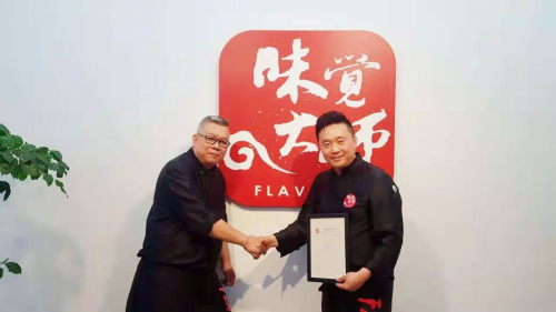 中国味觉大师段丰春和简味千家新菜“30秒牛排烧”