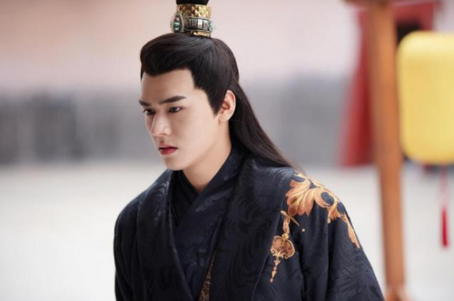 龚俊化身电竞少年，携手UZI双排开黑兄弟情！