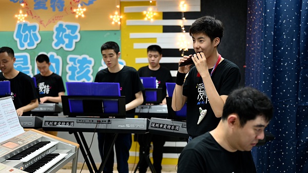 这个自闭症乐团，在抖音开了一场音乐会