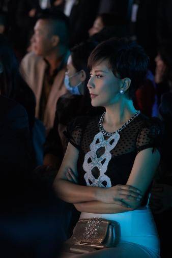 亚洲最美面孔朱珠缦合·北京看秀，致敬自然与宁静