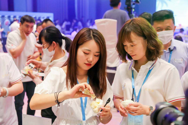 东阿阿胶•花简龄夏日宠粉节 “认真生活 简单养生”