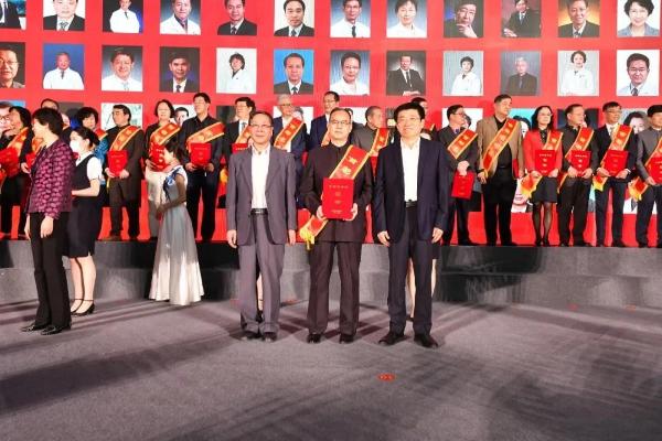 董瑞院长荣获“首都名中医”荣誉称号