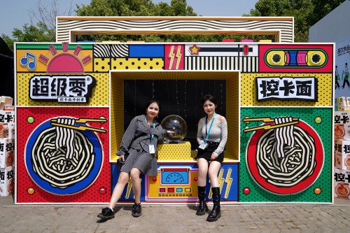 超级零控卡面闪电空降 健康美食触电草莓音乐节