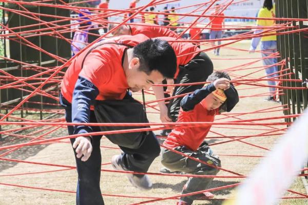 首善之约 献礼百年——北京人寿协办红星小兵团障碍跑
