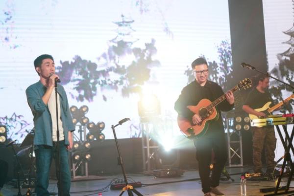  《说书人》后再联手 暗杠寅子合作单曲《听书》正式发布