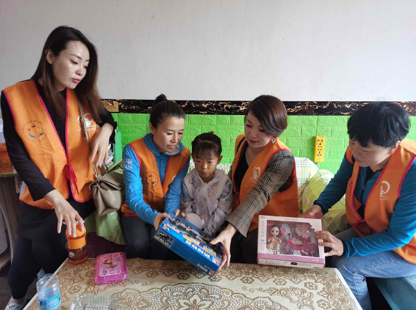 心系革命老区，关爱青少年健康成长