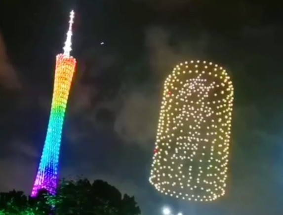 哇哦，刷屏了!刺柠吉520深情告白，500架无人机点亮广州塔夜空