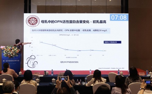 “向母乳致敬”初乳对宝宝有多重要？