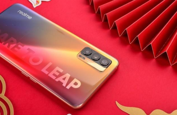 realme 真我V15：国潮锦鲤+300元超强购机福利，燃爆京东618