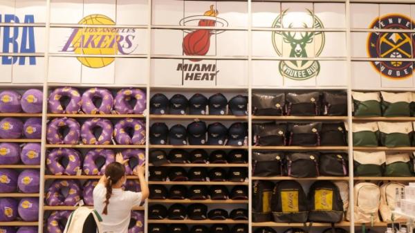 NBA季后赛开球，砸出名创优品网红店