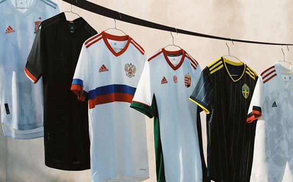 阿迪达斯发布最新款球衣为2020欧洲杯主办城市助力