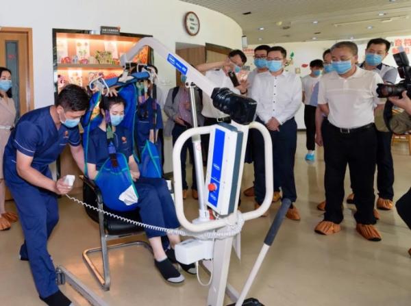 住建部房产司司长张其光一行赴共享之家调研，探索养老行业新生态