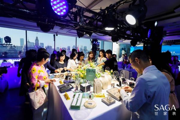 SAGA世家表新品璀璨发布 女王盛典之夜闪耀外滩
