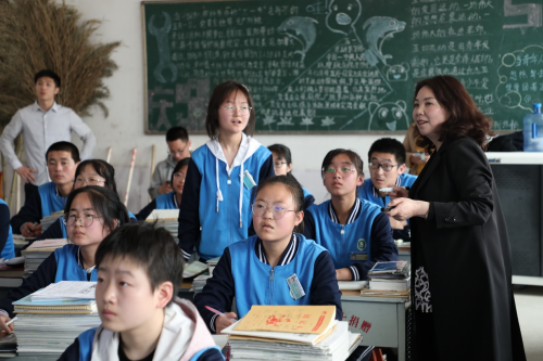 科技+教育公益 iEnglish创新课堂赋能学校教育