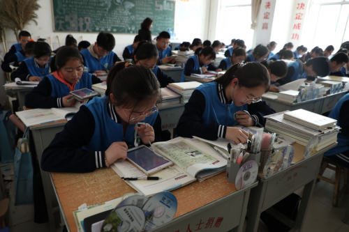 科技+教育公益 iEnglish创新课堂赋能学校教育