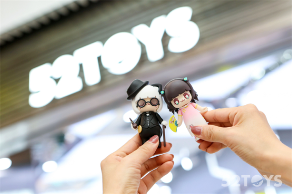 收藏玩具品牌52TOYS又开新店，上海首店落户环贸iapm