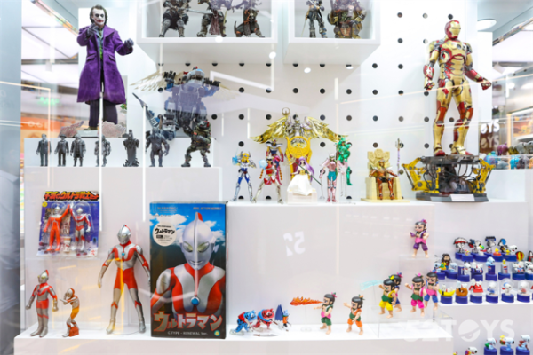 收藏玩具品牌52TOYS又开新店，上海首店落户环贸iapm