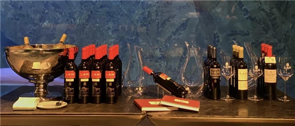 LAN澜 推出上海佘山世茂洲际酒店联名款 LAN CRIANZA红标干红葡萄酒