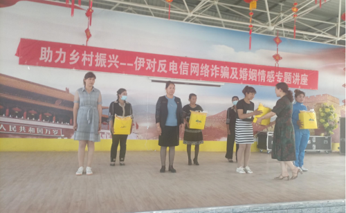 伊对助力乡村振兴 援建新疆莎车县创业集市落成