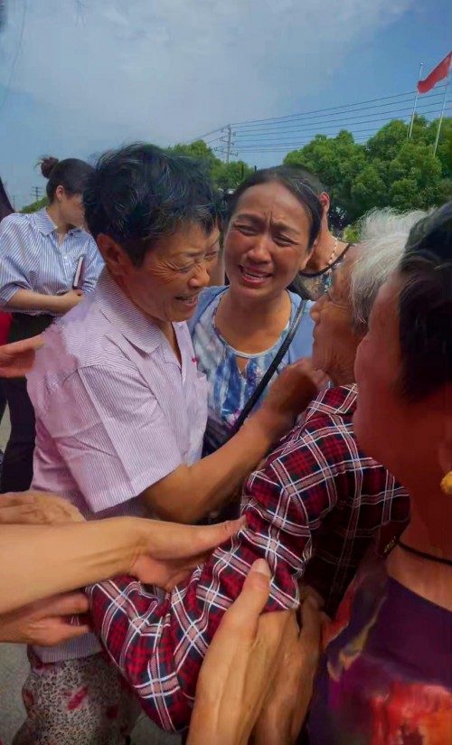 江苏女子被拐42年，抖音寻亲一个月回家