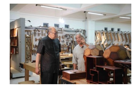 64岁中国木匠大爷打造鲁班锁，成功打破吉尼斯世界纪录