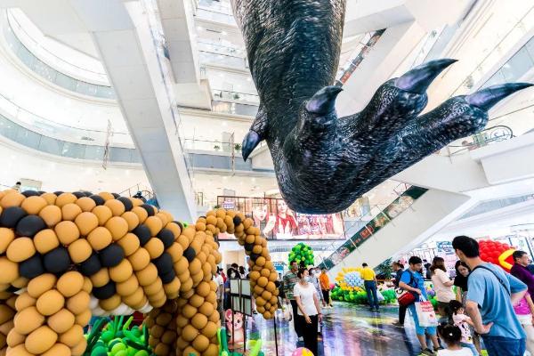 “巨型恐龙”空降凯德虹口商业中心， 势「步」可挡！
