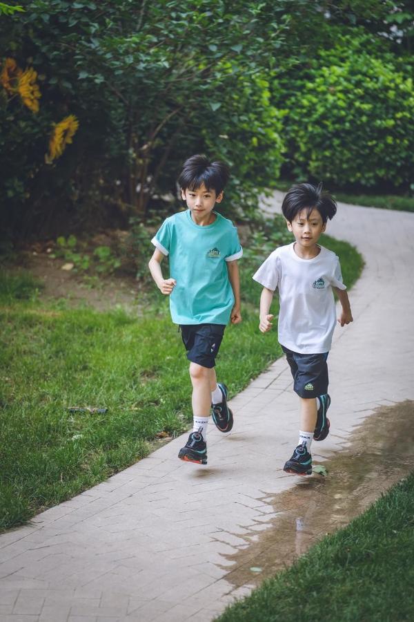 安踏儿童UFO3.0跑鞋全新上市 助力中国儿童跑出自信