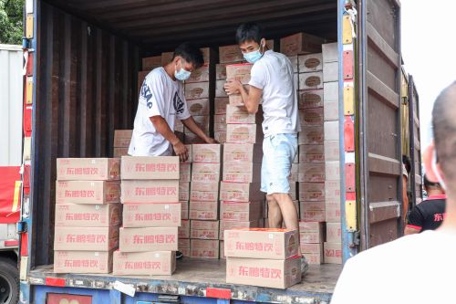 共同战疫，东鹏特饮再次向广州荔湾一线送去能量支持