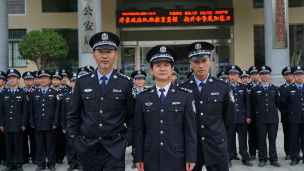 王奕权新戏杀青 致敬隐秘而伟大的缉毒警