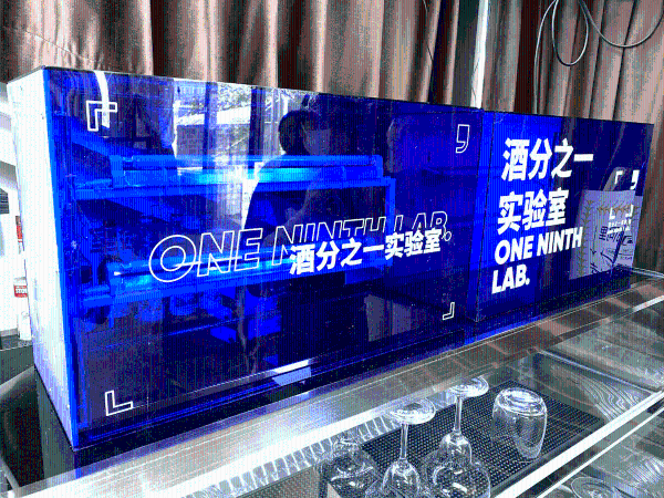 来北京老胡同串门“斜杠青年”酒分之一