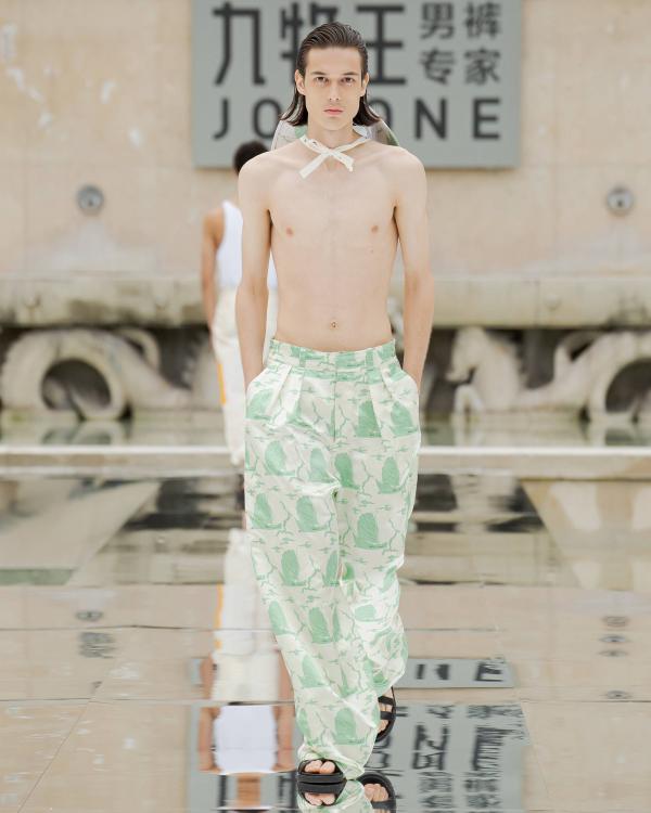  九牧王百年巴黎时装周首场裤秀，让世界看见中国品牌的力量