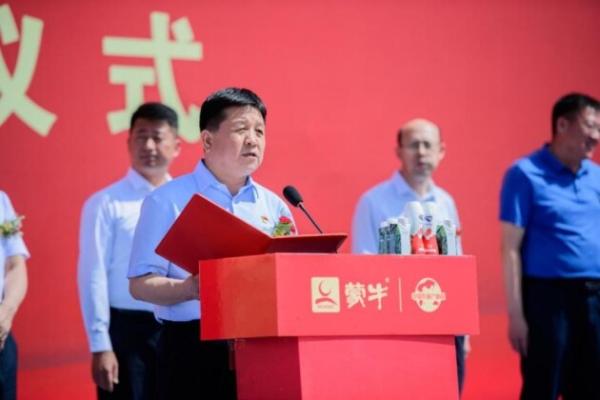 中国乳业产业园乌拉特前旗10万头奶牛高端奶产业基地项目 正式开工建设