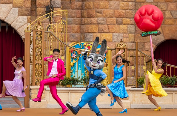 香港迪士尼乐园邀请宾客投入《迪士尼寻梦奇缘》户外音乐派对