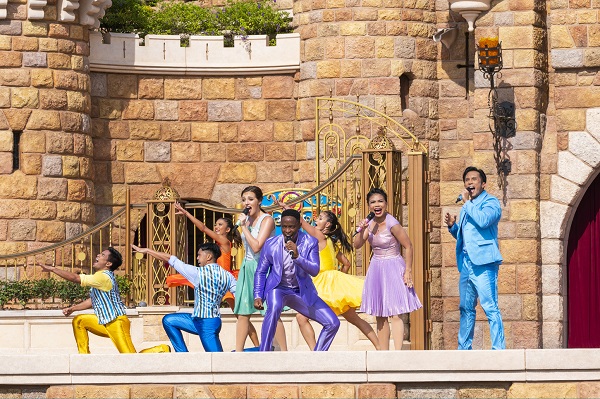 香港迪士尼乐园邀请宾客投入《迪士尼寻梦奇缘》户外音乐派对