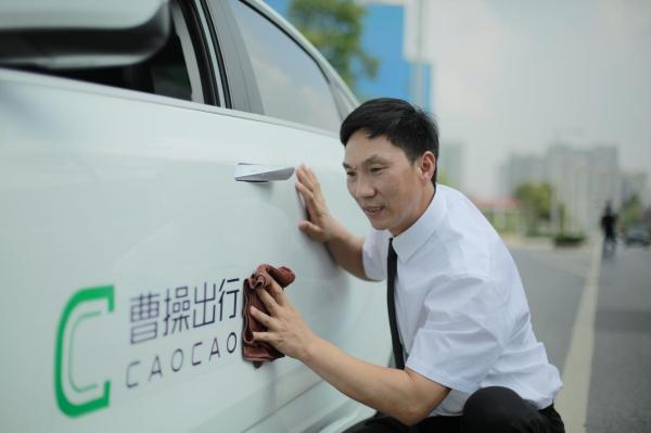  郑州洪水中“逆行”救人 曹操出行司机杨俊魁受政府表彰