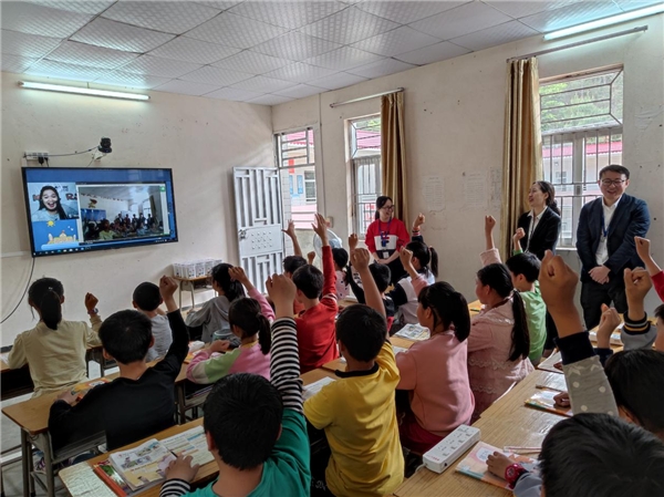 阿卡索在线英语素质教育，帮助更多中国孩子自信地面对世界