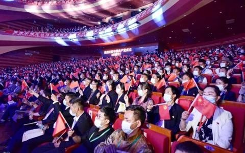日喀则市隆重举行《珠峰儿女心向党》主题文艺晚会