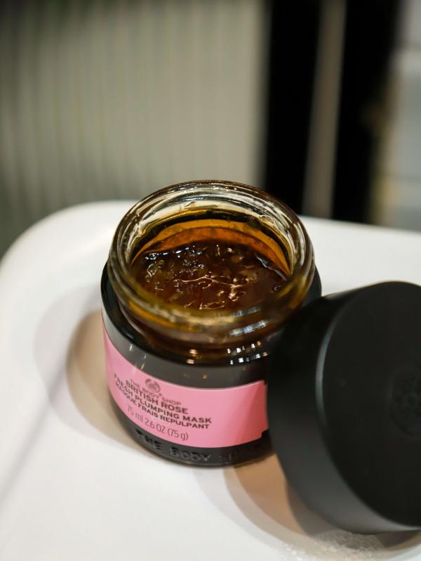  TheBodyShop玫瑰水盈嫩肌面膜，夏季不脱妆选它  