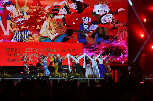 五十六朵花庆祝建党百年演唱会首场演出在南通成功举办